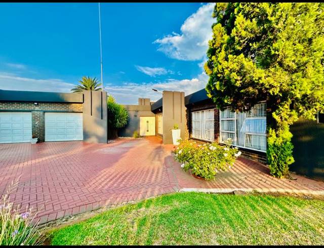 5 BEDROOM PROPERTY TO RENT IN VANDERBIJLPARK SE 3